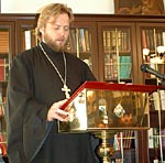 От лица выпускников благодарственное слово говорил иеромонах Арсений (Писарев) и священник Владимир Щетинин (на фото)