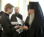 Вручение дипломов выпускникам семинарии
