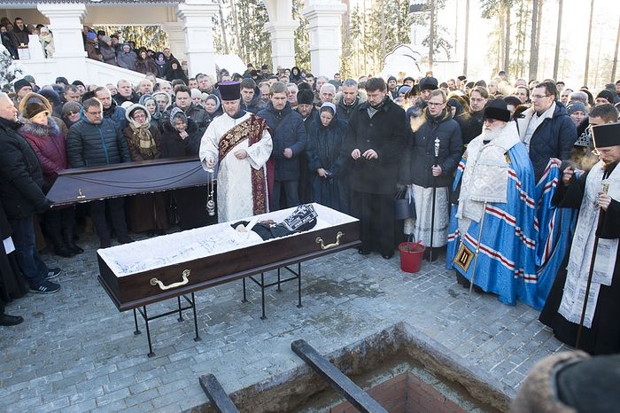 Photo: http://www.church.by/news/patriarshij-ekzarh-vozglavil-liturgiju-v-ksenievskom-monastyre-derevni-baran-i-sovershil-chin-pogrebenija-igumenii-vasilissy-medved