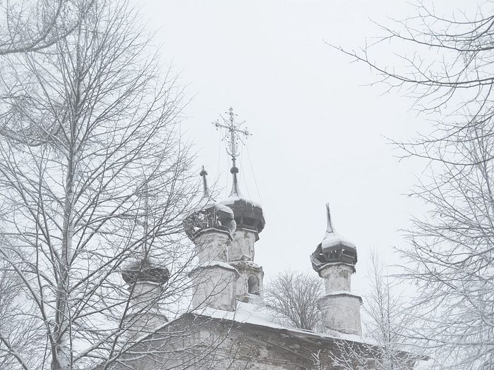 Ажурный крест церкви Рождества Христова. Фотография Натальи Щепотиной