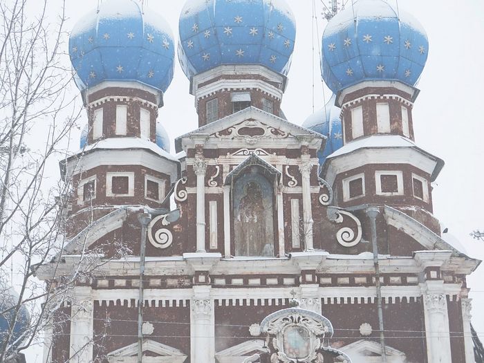 Церковь Казанской иконы Божьей Матери. Фрагмент фасада. Фотография Натальи Щепотиной