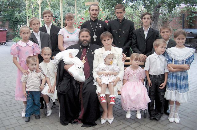 Протоиерей Иоанн Осяк с семьей