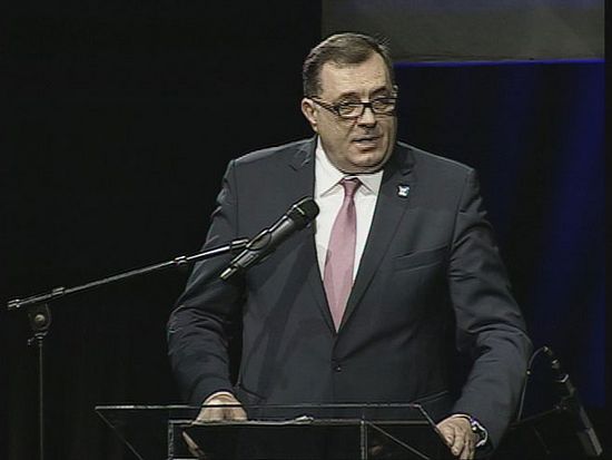 Предсједник Српске на меморијалној акдемији "Из сјећања по очима" (Фото: РТРС)