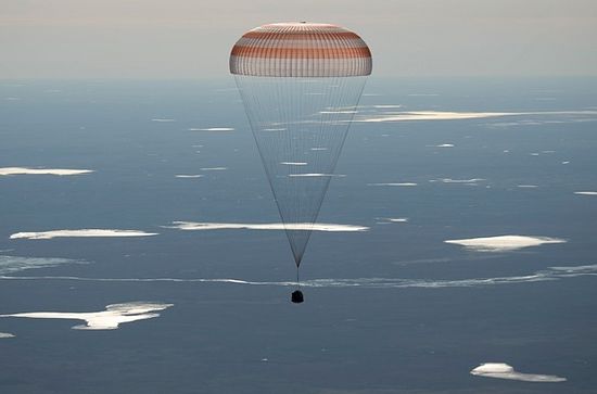 Слетање капсуле „сојуз МС-02“ са члановима 50. експедиције на МКС, међу којима је био и Рижиков, у Казахстану