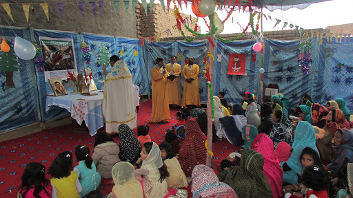Божественная Литургия в Саргодхе, Пакистан, фото: archangelmichaelmission.wordpress.com