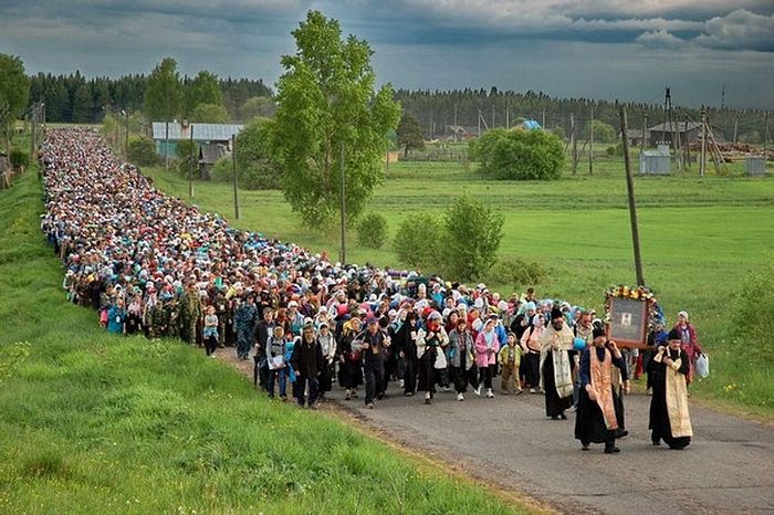 The annual Velikoretsk Cross Procession.