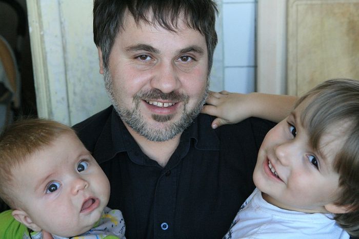 Александр Гезалов с детьми