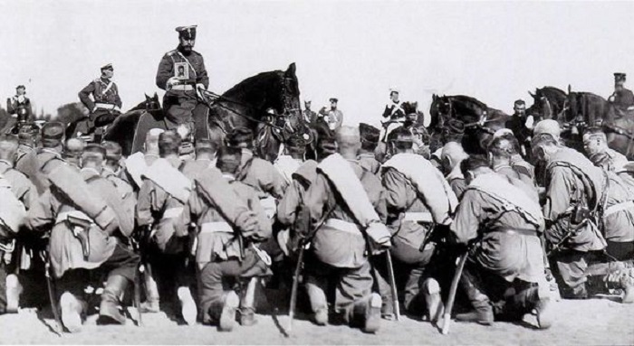 Цар Николај благосиља војнике у Руско-јапанском рату