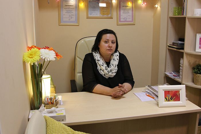 Марина Антонова в рабочем кабинете