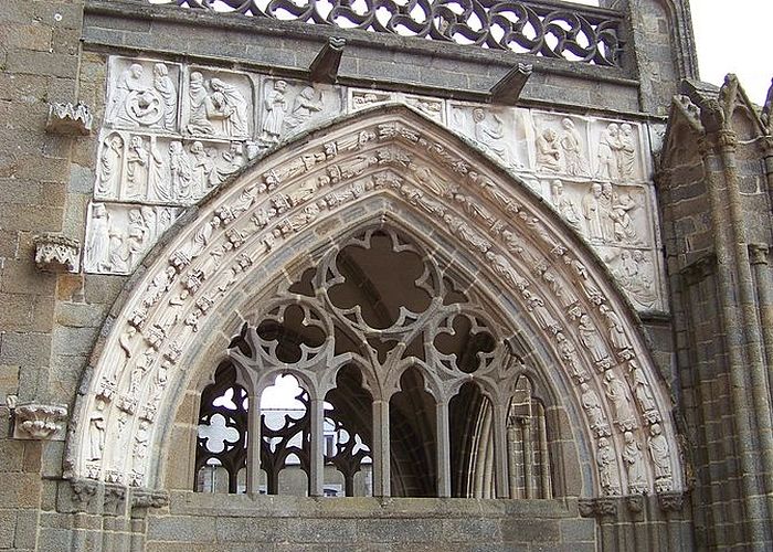 Reliefs and statuettes of Dol Cadhedral's grand porch, Dol-de-Bretagne