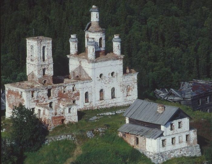 Голгофо-Распятский скит на Анзере до восстановления. 1992 год