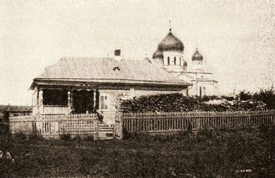 The cell of Blessed Parasceva at the south entrance of Diveyevo Monastery. Photo: nne.ru