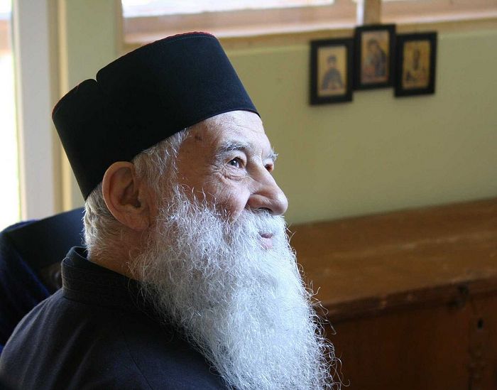 Fr. George Calciu. Photo: sfatulbatranilor.ro