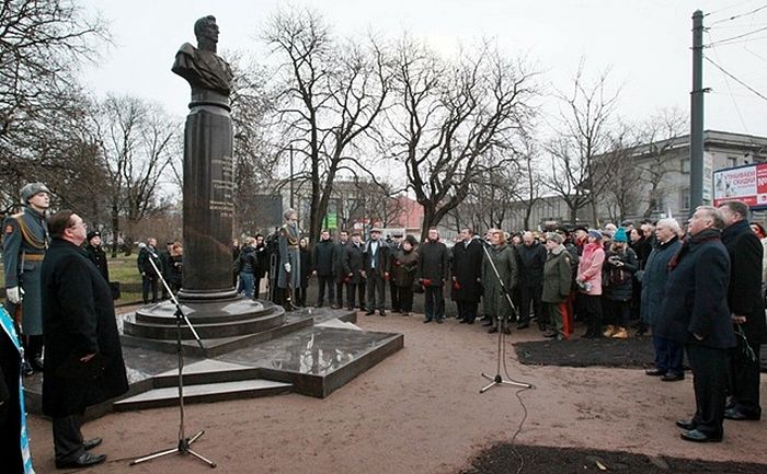Са отварања споменика у Санкт Петерсбургу