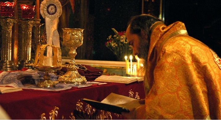 The priest reads the secret prayers during the anaphora.