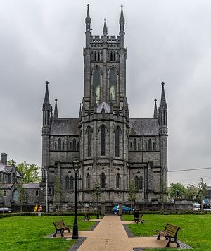 Кафедральный собор св. Каниса и круглая башня в Килкенни, Ирландия