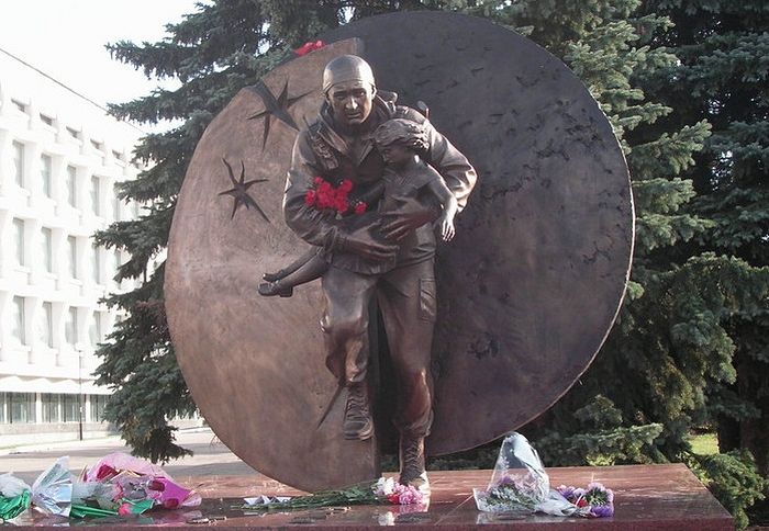Памятник Д.Разумовскому в Ульяновске