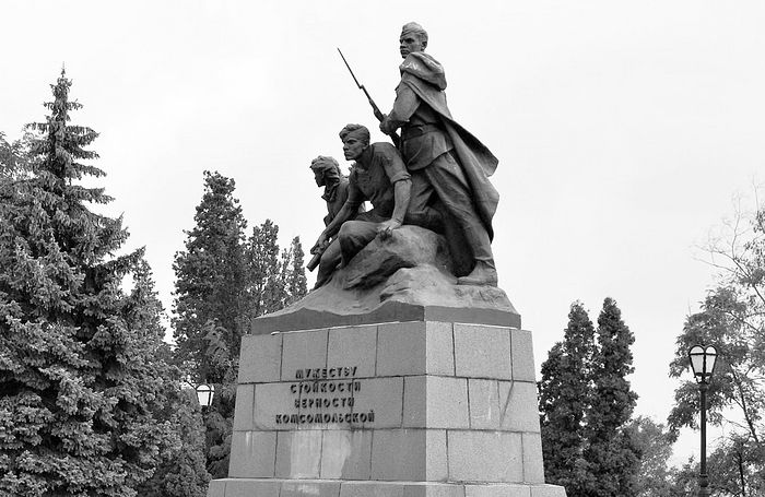 Памятник «Мужеству, стойкости, верности комсомольской», Севастополь, Россия.