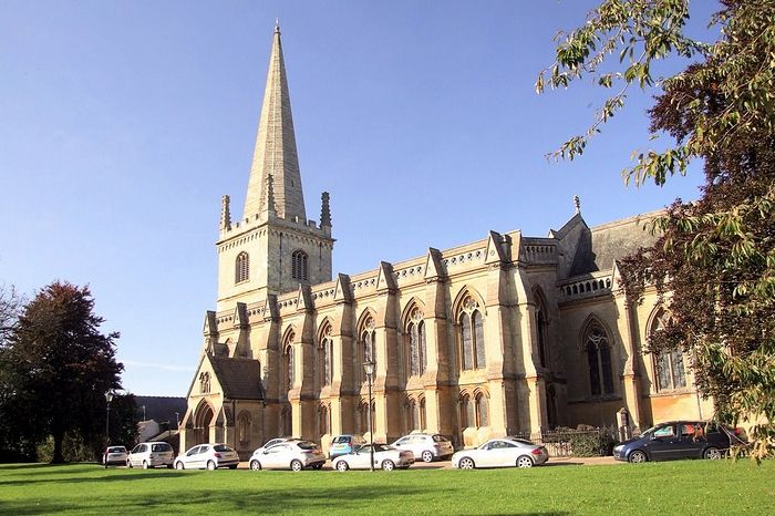 Church of Sts. Peter and Paul in Buckingham, Bucks (source - Panoramio.com)