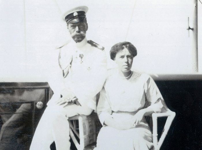 Великая княгиня Ольга с братом императором Николаем II, 1913 г.