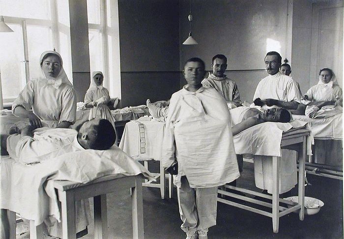 Doctors, medical nurses and the wounded at the Evgeninsky Hospital no. 1 of Her Imperial Highness Grand Duchess Olga Alexandrovna.