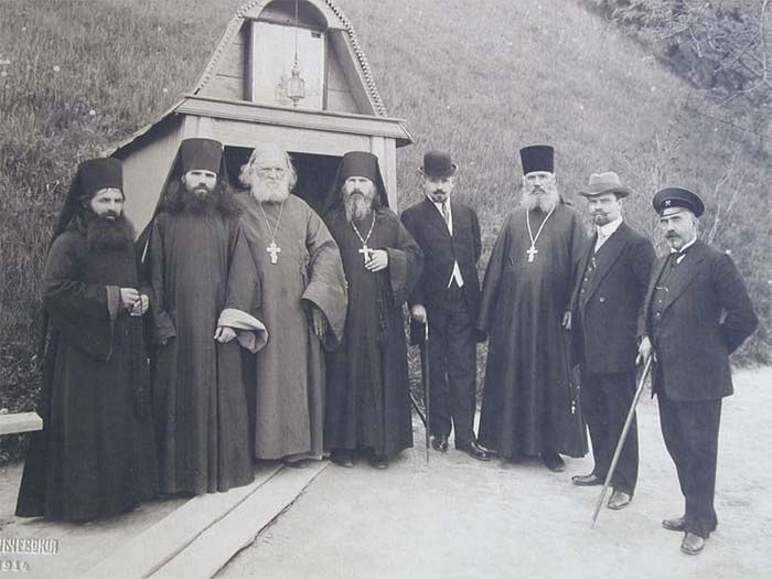 Игумен Валентин, князь Жевахов, горные инженеры и скитские монахи 1914 год