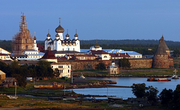 Соловецкий монастырь на закате