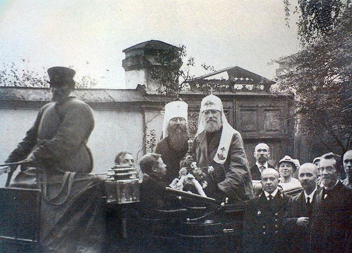 Патриарх Тихон и митрополит Вениамин (Казанский) в Петрограде в 1920 году