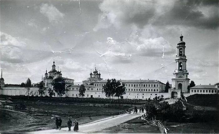 Вид на Тотемский Спасо-Суморин монастырь. Фото 1900-х гг.