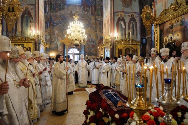 Святейший Патриарх Кирилл с собором духовенства совершает отпевание архимандрита Кирилла (Павлова)