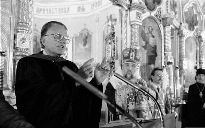 American evangelist Billy Graham addresses a Russian Orthodox congregation at Holy Ascension Church in Novosibirsk, Russia, in September 1984. Photo: Society for Orthodox Christian History in the Americas