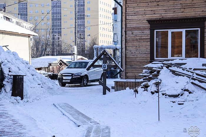 Внедорожник настоятеля Спасского монастыря в Якутске