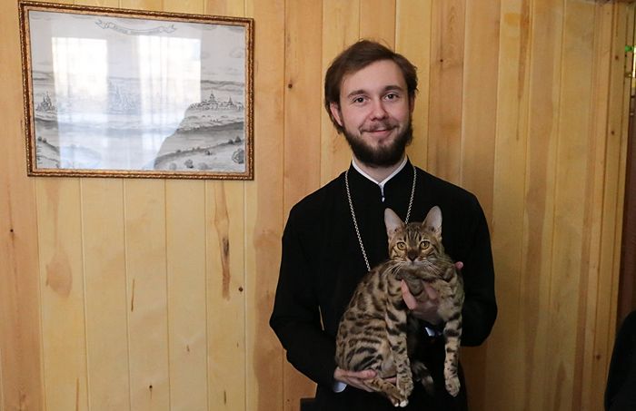 Кот в якутском Спасском монастыре