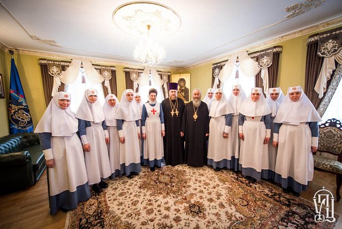 Сестры киевской Марфо-Мариинской обители милосердия с Блаженнейшим митрополитом Онуфрием