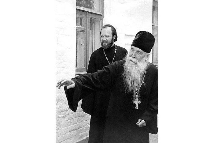 Отец Сергий Орлов и отец Валериан Кречетов в Акулове, 1974 г