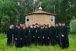 Индонезийские и филиппинские учащиеся духовных школ Русской Православной Церкви посещают Оптину пустынь