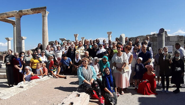 В день памяти апостола и евангелиста Иоанна Богослова на месте его погребения близ Эфеса была совершена Божественная литургия