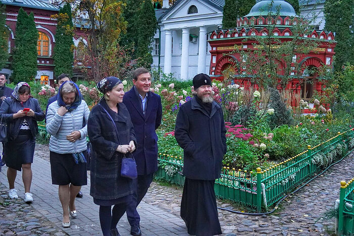 Министр культуры Ольга Любимова и Андрей Турчак посетили Псково-Печерский монастырь