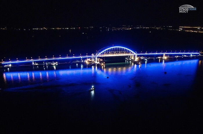 По обе стороны Крымского моста установят две иконы из Гватемалы