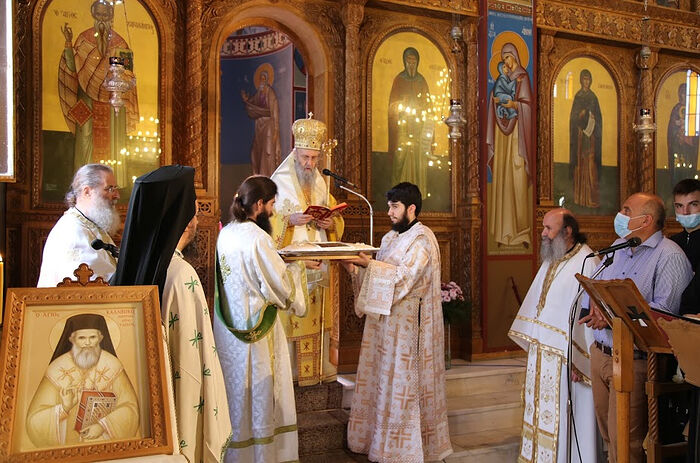 Освящены приделы греческой церкви в честь новопрославленных святых Каллиника Эдесского и Софрония Эссексского