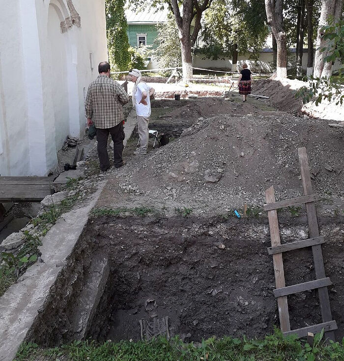 Продолжаются археологические исследования у стен Спасо-Преображенского собора