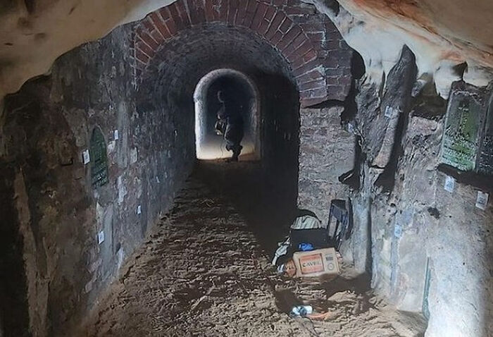 Завершены предварительные исследования керамид в пещерах Псково-Печерского монастыря