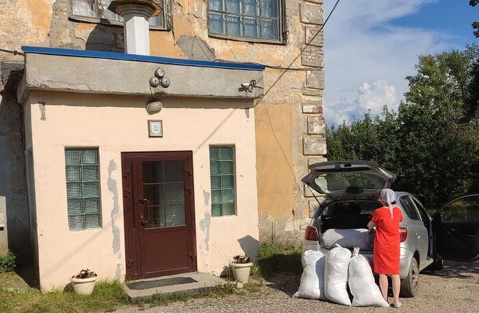 Пензенская и Владикавказская епархии передали комплекты одежды беженцам в пункты временного размещения. Информационная сводка о помощи беженцам (от 2 августа 2022 года)