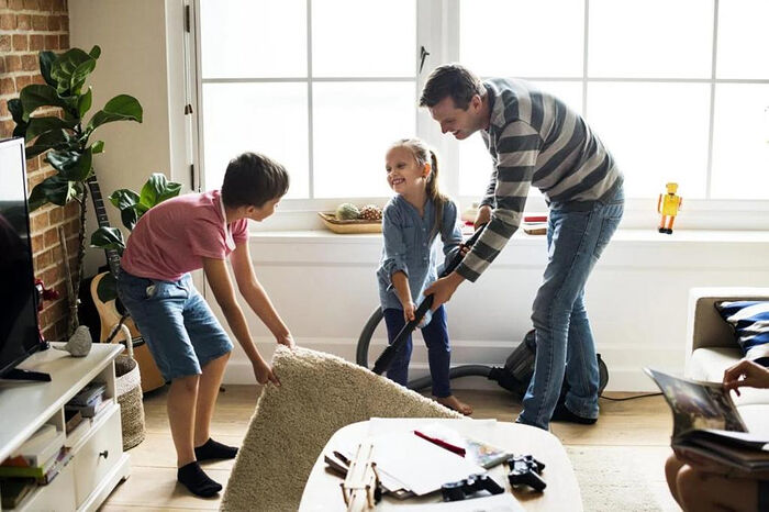 Организация общей домашней уборки в большой семье