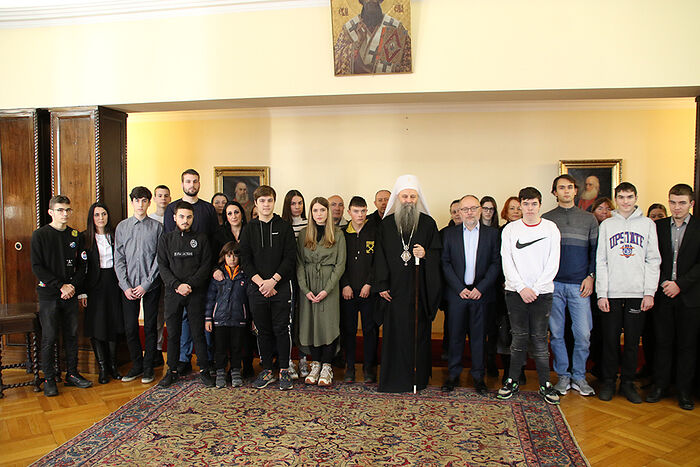 Сербский Патриарх вручил стипендии учащимся из многодетных семей