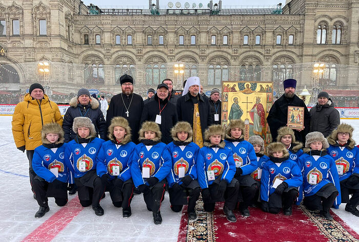 На Красной площади столицы состоялся XIII турнир по русскому хоккею на призы Патриарха Московского и всея Руси