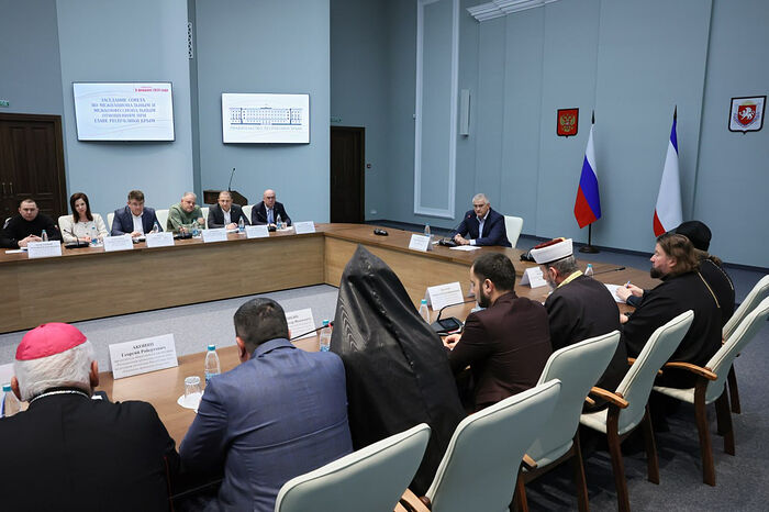 В Крыму прошло заседание Совета по межнациональным и межконфессиональным отношениям