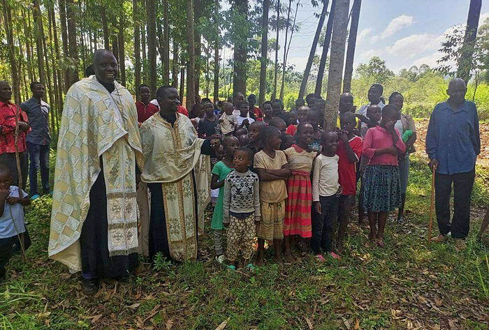 30 жителей округа Кисии в Кении приняли Святое Крещение