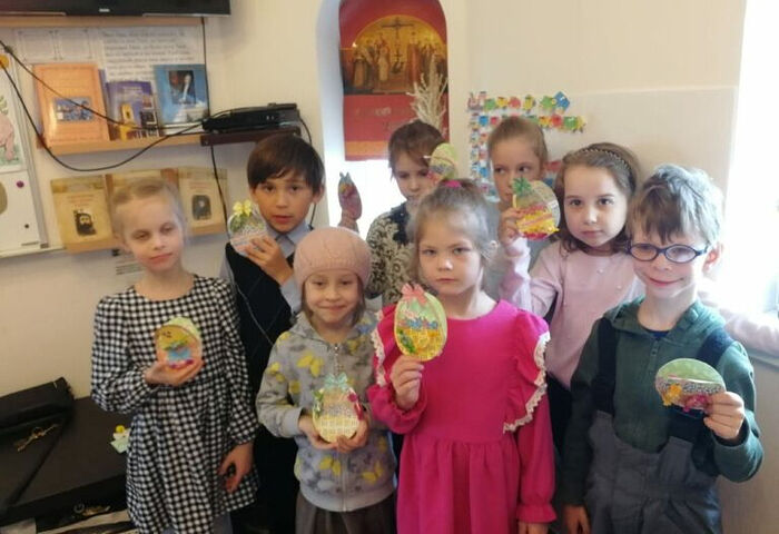 Дети из воскресной школы Свято-Николаевского прихода села Курганово приняли участие в акции «Пасхальный подарок герою»