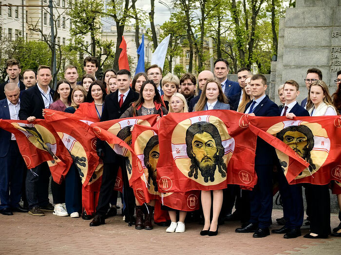 В Орле освящены знамена с ликом Спаса Нерукотворного для участников всероссийской акции